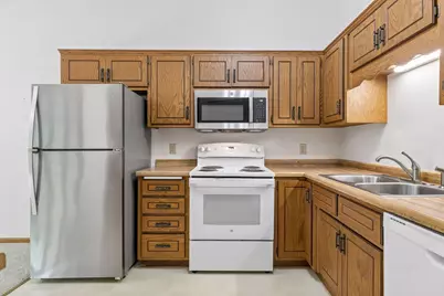 2002 Mesabi Avenue E, Maplewood, MN 55109 - Photo 8