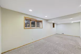 2742 Hilltop Ct, North Saint Paul, MN 55109 - Photo 12