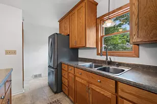 2093 Sherwood Ave, Saint Paul, MN 55119 - Photo 12