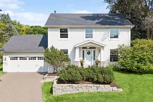 210 Piedmont Ct, Chanhassen, MN 55317 - Photo 2