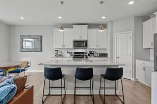 1723 August Dr, Shakopee, MN 55379 - Photo 14
