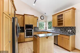 6911 Cambridge Rd, Shakopee, MN 55379 - Photo 12