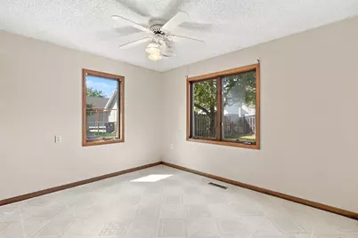 57 Sycamore Street W, Saint Paul, MN 55117 - Photo 8