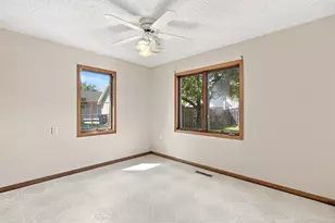 57 Sycamore Street W, Saint Paul, MN 55117 - Photo 8