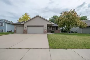 240 Grovebrook Circle, Mankato, MN 56001 - Photo 4