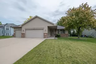240 Grovebrook Circle, Mankato, MN 56001 - Photo 2