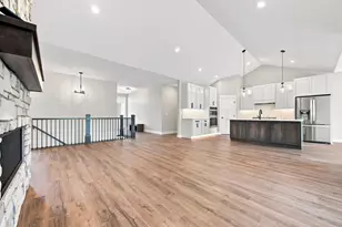 529 Chapman Hills Ct, Hudson, WI 54016 - Photo 10