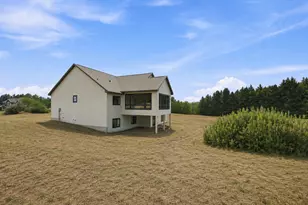 529 Chapman Hills Ct, Hudson, WI 54016 - Photo 2