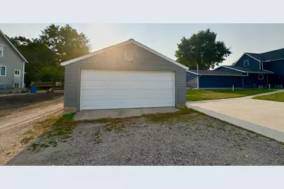 204 Elm Street NW, Sleepy Eye, MN 56085 - Photo 4
