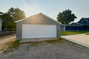 204 Elm St NW, Sleepy Eye, MN 56085 - Photo 4