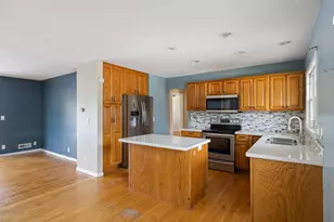 893 Whitney Dr, Apple Valley, MN 55124 - Photo 8