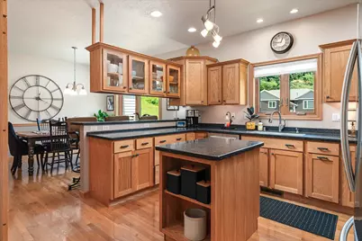 705 12th Court, La Crescent, MN 55947 - Photo 2