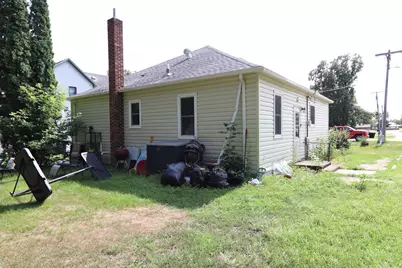105 Atlantic Avenue E, Badger, MN 56714 - Photo 4