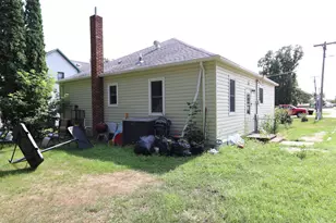 105 Atlantic Ave E, Badger, MN 56714 - Photo 4