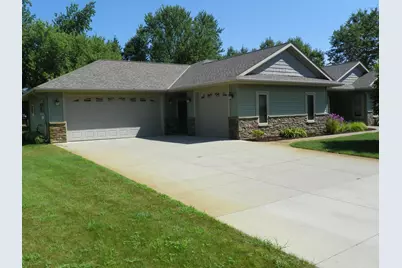 471 Coleman Avenue E, Eden Valley, MN 55329 - Photo 4