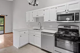 1048 Aston Cir, Burnsville, MN 55337 - Photo 10
