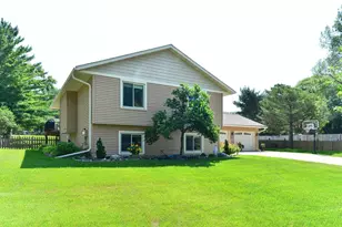 17400 Barrington Ct, Minnetonka, MN 55345 - Photo 4