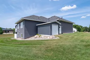 1290 Parkview Ct, Shakopee, MN 55379 - Photo 58