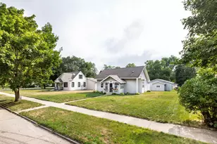 1307 Cedar St, Alexandria, MN 56308 - Photo 24