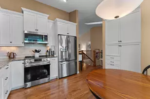 160 Bluff Ridge Ct, Chanhassen, MN 55317 - Photo 24