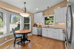 160 Bluff Ridge Ct, Chanhassen, MN 55317 - Photo 22