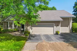 160 Bluff Ridge Ct, Chanhassen, MN 55317 - Photo 12