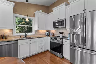 160 Bluff Ridge Ct, Chanhassen, MN 55317 - Photo 4
