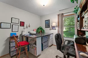 160 Bluff Ridge Ct, Chanhassen, MN 55317 - Photo 32