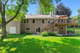160 Bluff Ridge Ct, Chanhassen, MN 55317 - Photo 2