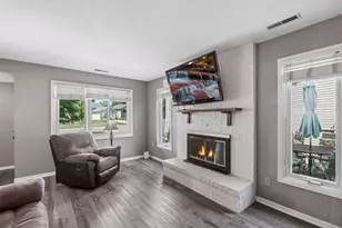 1748 Karis Way, Eagan, MN 55122 - Photo 4