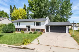 511 4th Ave NE, Crookston, MN 56716 - Photo 1