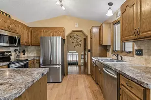 4 Pleasant View Ln, Circle Pines, MN 55014 - Photo 4