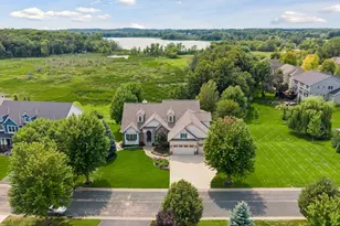 2185 Gallery Ct, Victoria, MN 55386 - Photo 2