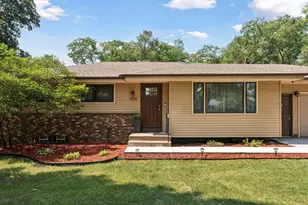 7836 Woodlawn Dr, Mounds View, MN 55112 - Photo 4