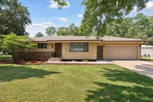 7836 Woodlawn Dr, Mounds View, MN 55112 - Photo 2