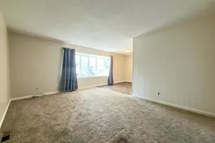 243 Winifred St E, Saint Paul, MN 55107 - Photo 4