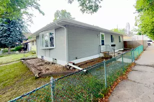 243 Winifred St E, Saint Paul, MN 55107 - Photo 2