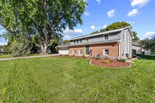5220 Lowry Terrace, Golden Valley, MN 55422 - Photo 2