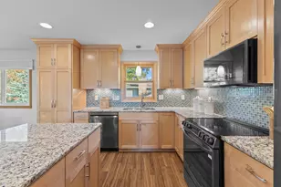 5220 Lowry Terrace, Golden Valley, MN 55422 - Photo 10