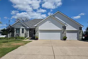 109 Anglewood Dr, Kenyon, MN 55946 - Photo 1