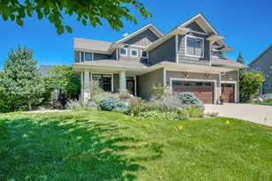 5612 Edgewater Dr, Savage, MN 55378 - Photo 1