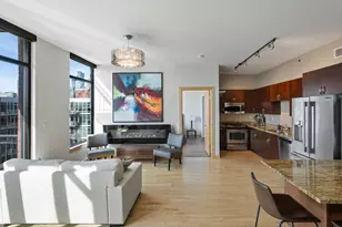 215 10th Ave S, Minneapolis, MN 55415 - Photo 2