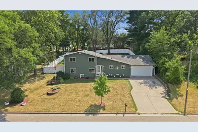 330 W Park Street, River Falls, WI 54022 - Photo 2