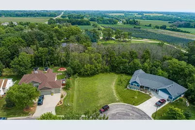 905 Orchard Heights Court, Faribault, MN 55021 - Photo 4