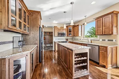 643 Parkside Court, Eagan, MN 55123 - Photo 12