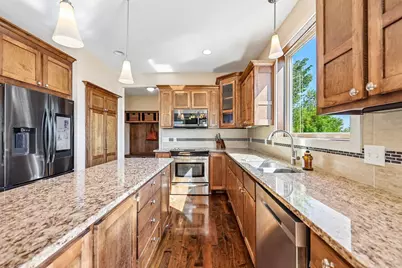 643 Parkside Court, Eagan, MN 55123 - Photo 14