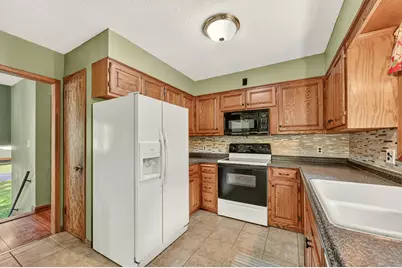 3935 Kahoun Court SE, Rochester, MN 55904 - Photo 6