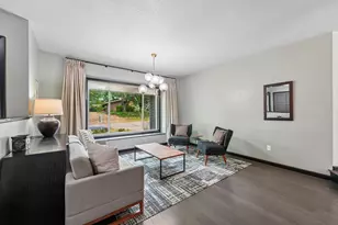 5558 Chatsworth St N, Shoreview, MN 55126 - Photo 4
