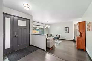 5558 Chatsworth St N, Shoreview, MN 55126 - Photo 2