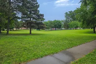 913 Marion St, Saint Paul, MN 55117 - Photo 4